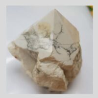 howlite part polished point