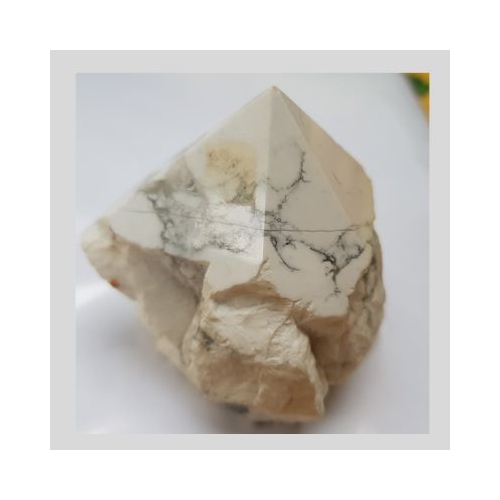 howlite part polished point