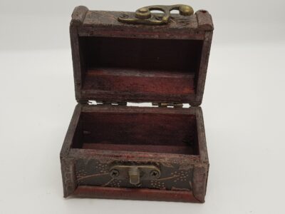 mini trunk style box open lid