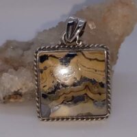 square schelenblende pendant in silver with twisted wire edging