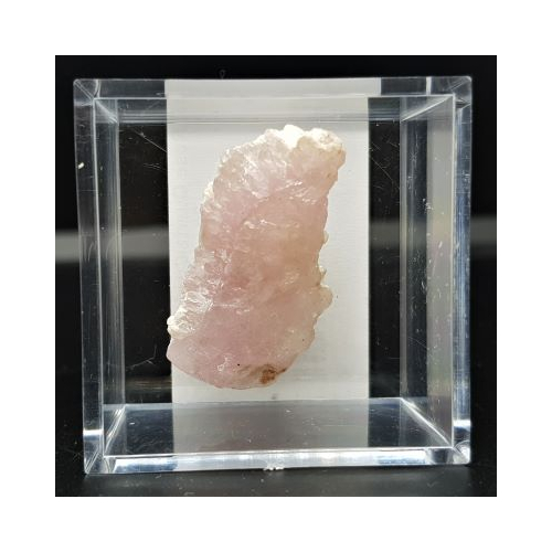 Rose quartz crystals 1 close up