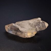 quartz point 18 two main points and smaller points