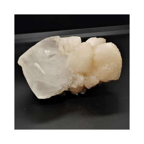 stilbite and calcite side view