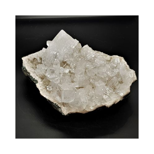 apophyllite cluster 8
