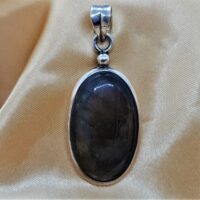 oval labradorite pendant set in silver